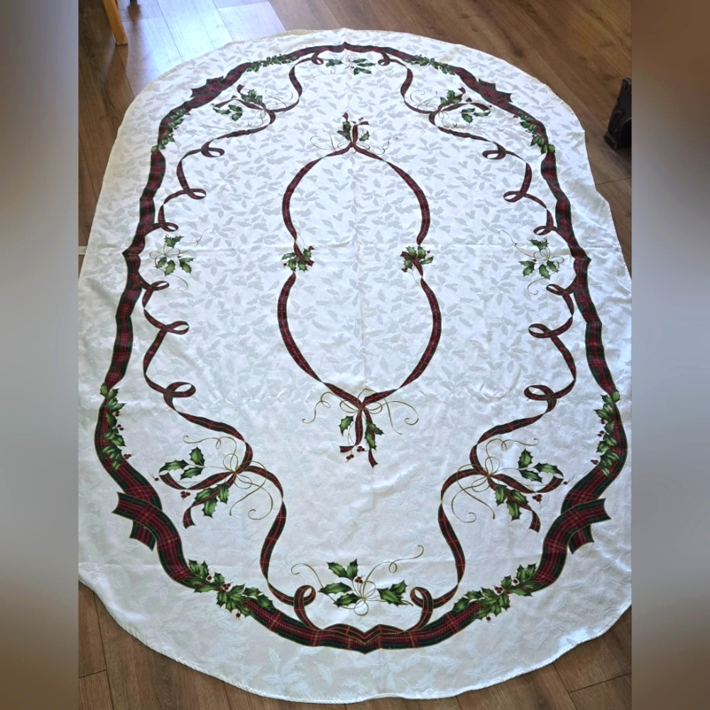 Lennox Oval Tablecloth with Festive Design  78"